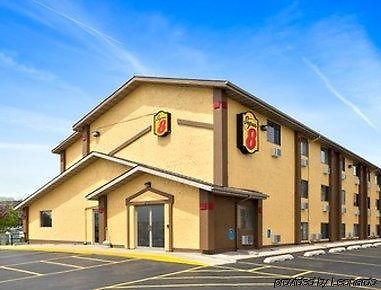 Super 8 By Wyndham Cedar Rapids Hotel Kültér fotó
