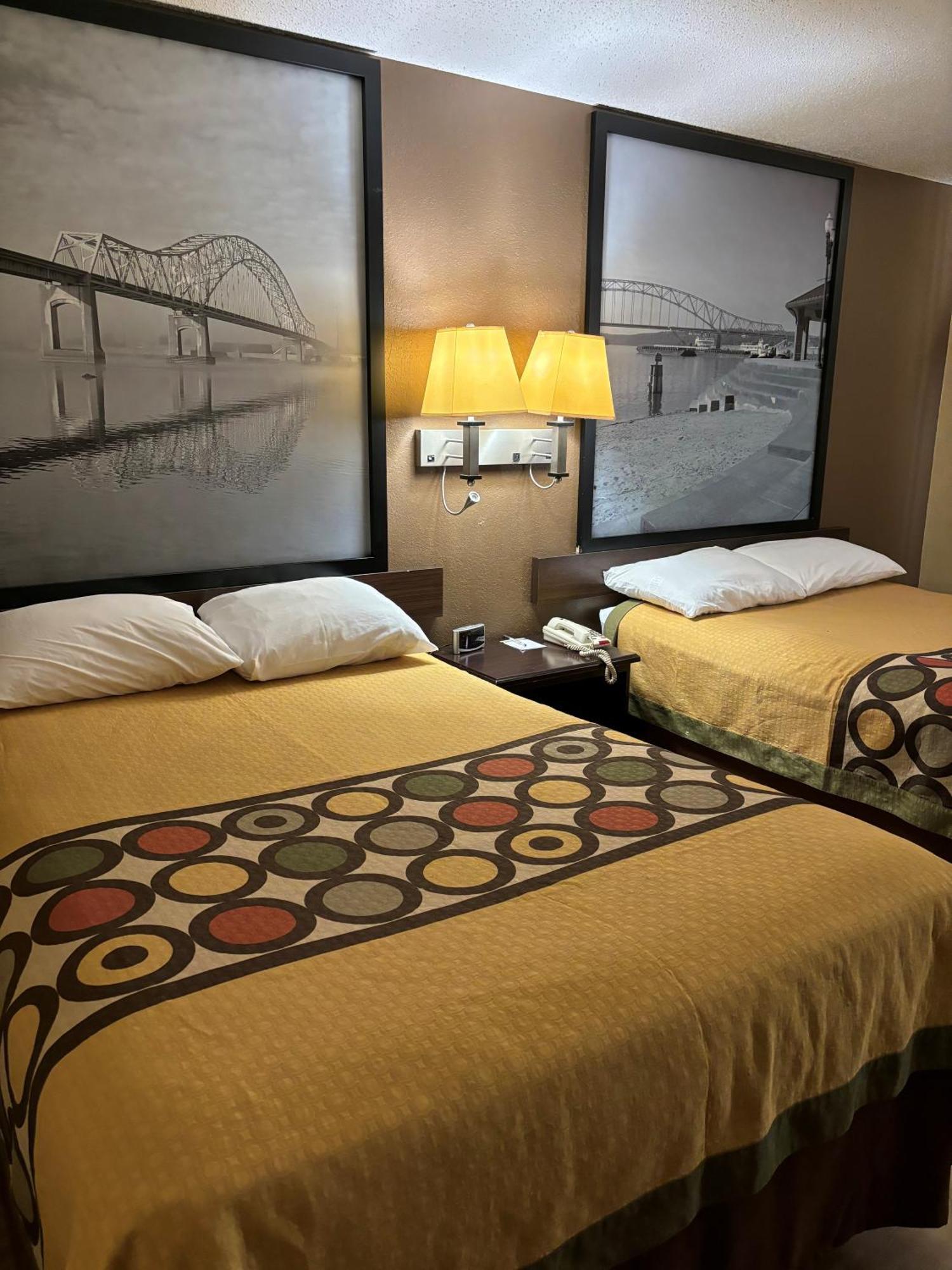 Super 8 By Wyndham Cedar Rapids Hotel Kültér fotó