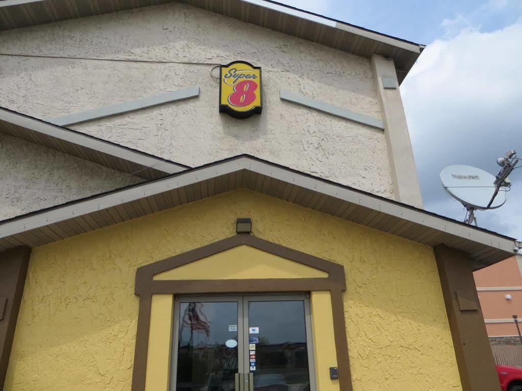 Super 8 By Wyndham Cedar Rapids Hotel Kültér fotó