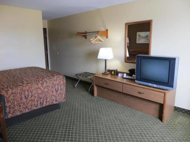 Super 8 By Wyndham Cedar Rapids Hotel Kültér fotó