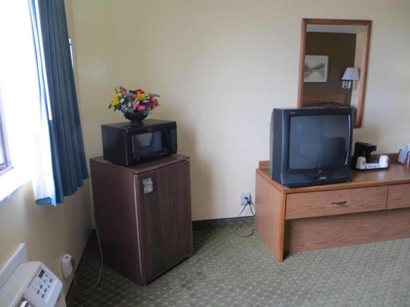 Super 8 By Wyndham Cedar Rapids Hotel Kültér fotó