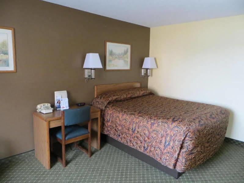 Super 8 By Wyndham Cedar Rapids Hotel Kültér fotó